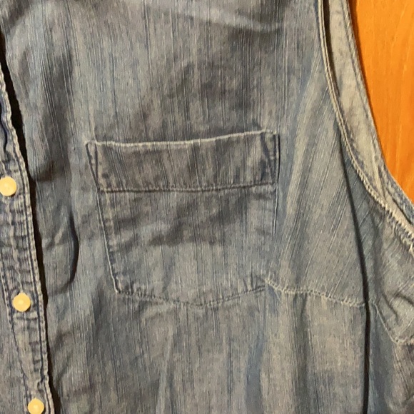 🌴🌴Women’s 1X Sleeveless Denim Blouse🌴🌴 - Picture 5 of 5